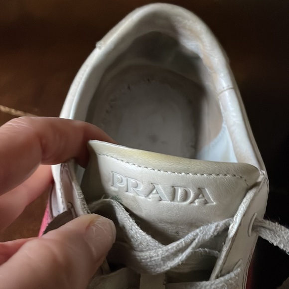 Prada - Picture 3 of 4